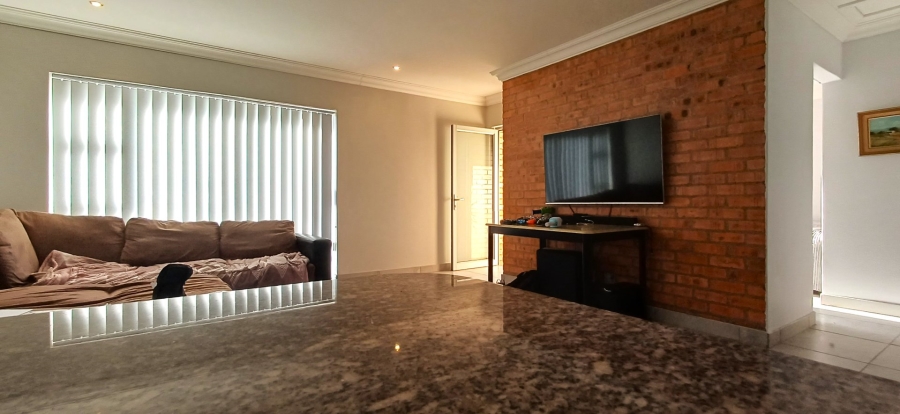 6 Bedroom Property for Sale in Dana Bay Western Cape